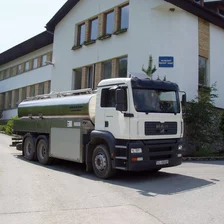 Agrofarma v roku 1994 prevzala a pridružila prevádzku mliekarne. Agrofarma v roku 1994 prevzala a pridružila prevádzku mliekarne.