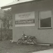 Dvor Červený Kameň vyčlenený na chov oviec. Dvor Červený Kameň vyčlenený na chov oviec.